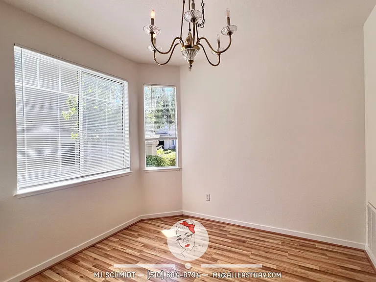 303 Sutton Cir — Photo 4