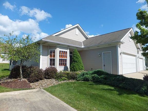 4th image of 105 Village Dr N