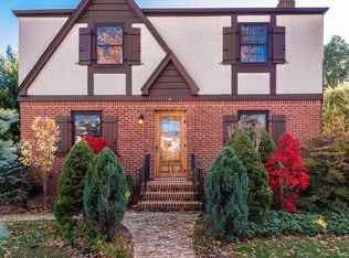 96 Willow St, Garden City, NY 11530
