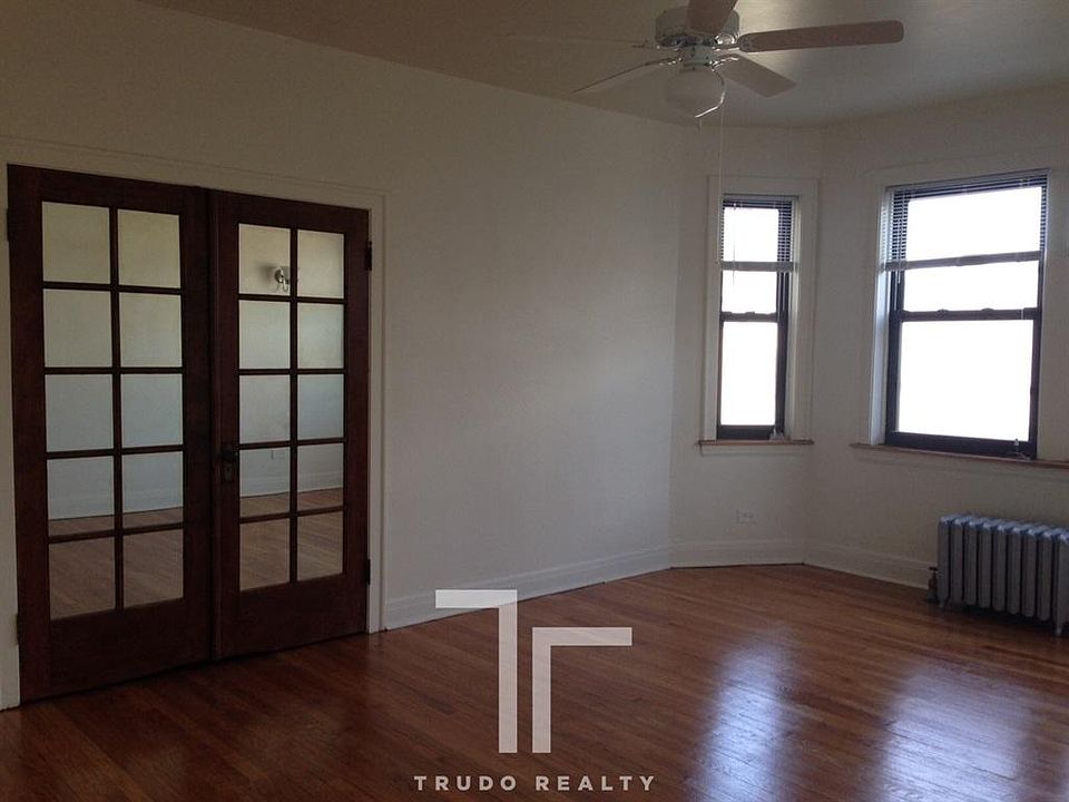 1st image of 2044 W Berteau Ave #2