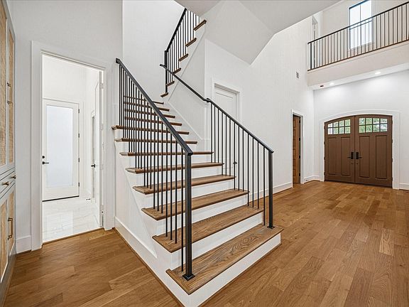 4th image of 867 W 42nd St