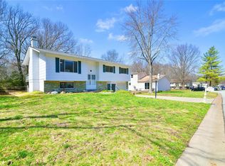 48 Roland Ln, Saint Peters, MO 63376