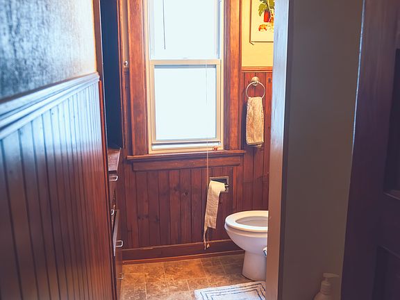 2nd image of 2835 N Frederick Ave