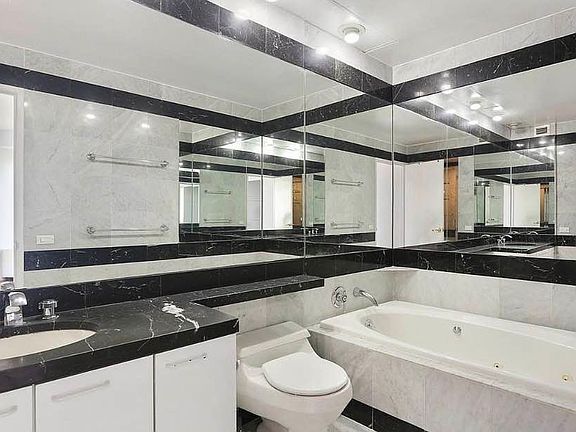 4th image of 150 W 50th St #5303