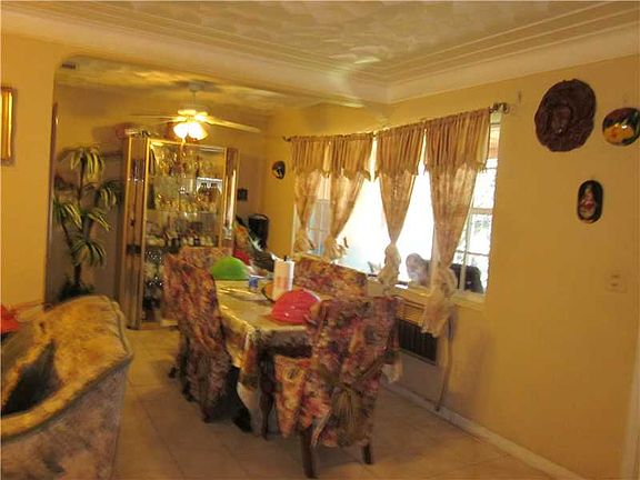 3rd image of 528 NW 123rd St