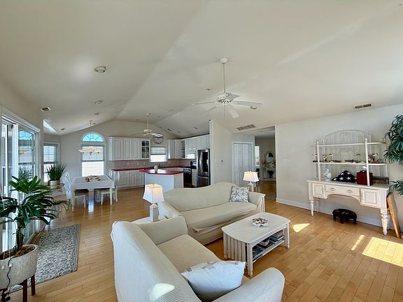4th image of 125 78th St #2