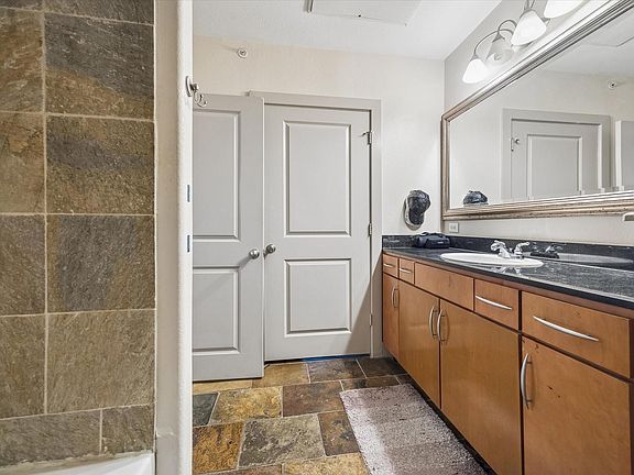 4th image of 1901 Post Oak Blvd APT 4104