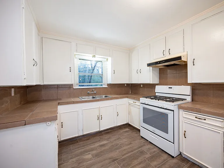 304 Harris Blvd — Photo 13