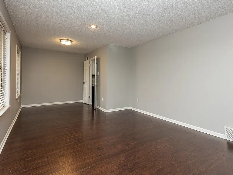 3935 N Heatherhill Dr — Photo 10