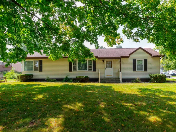221 N Alexander St, Bremen, IN 46506