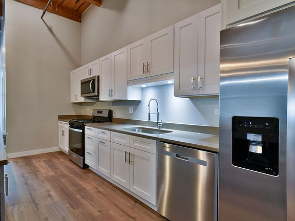 3rd image of 11 E Illinois St #601
