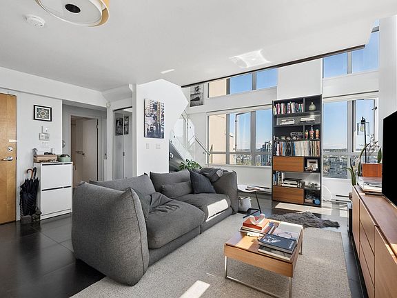 3rd image of 1238 Richards St #2601