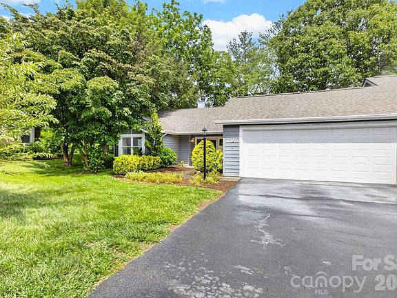 2nd image of 10 Laurel Place Dr
