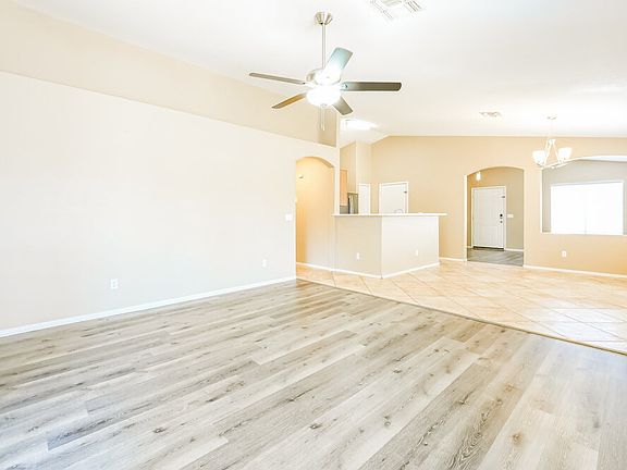 4th image of 803 S Chatsworth St