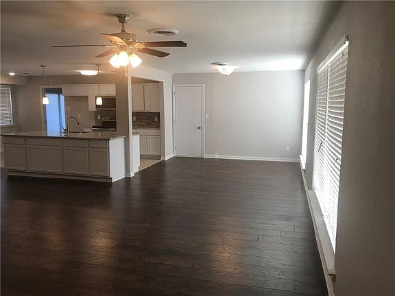 5th image of 211 N Friou St