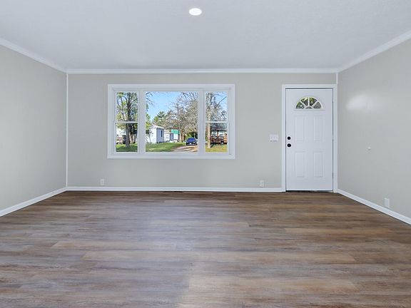 4th image of 908 Clover Ln