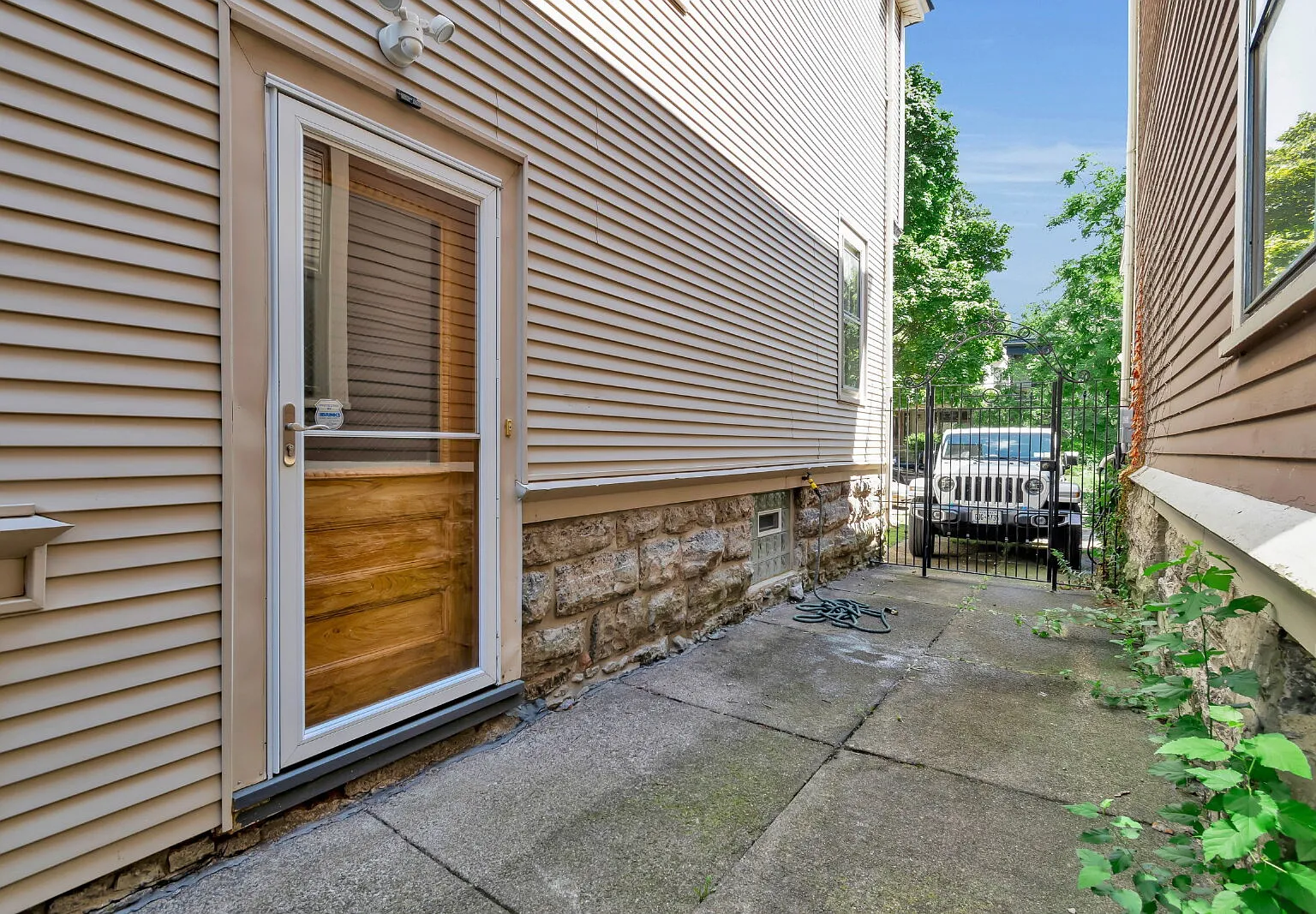 4 bed, 2.5 bath, 2112 sqft, $6,500 — Photo 4