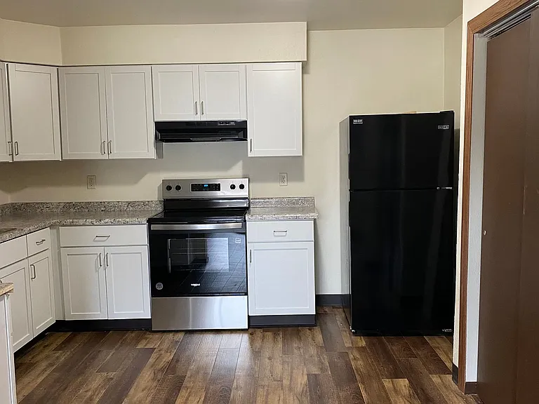 Immaculate Updated 2 Bedroom with 1 Bath — Photo 5