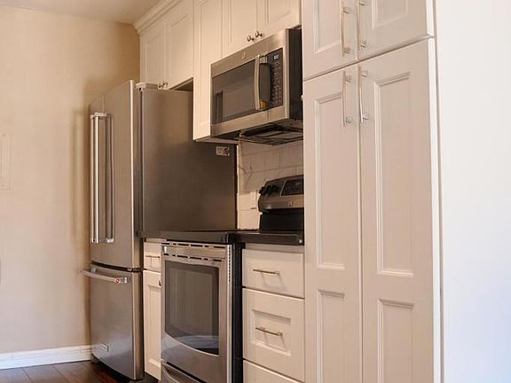 4th image of 121 Sinclair Ave Unit 232