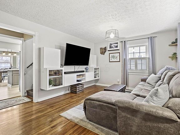 3rd image of 124 W Lincoln Ave