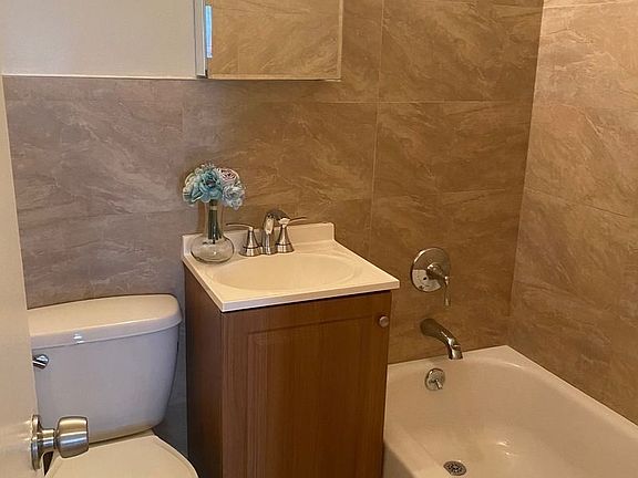 5th image of 124 W 71st St APT 3R