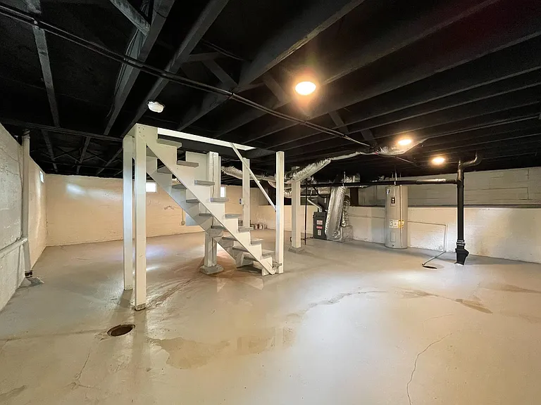 523 E Normal St — Photo 25