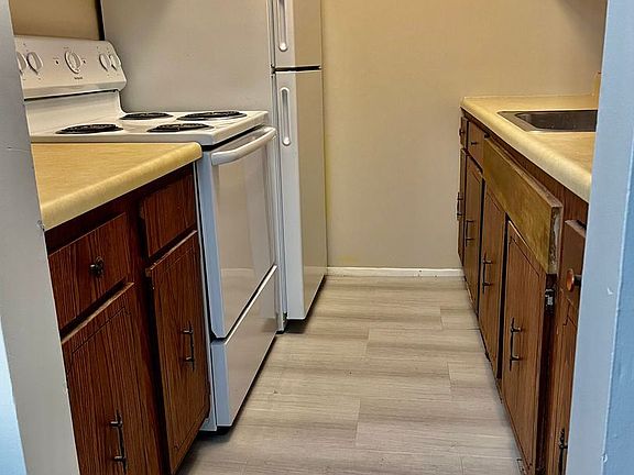 4th image of 800 Pond St #110