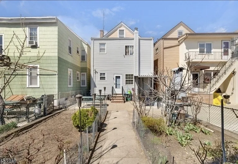 97 Houston St — Photo 2