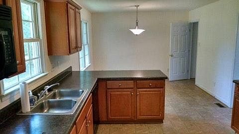 3rd image of 6907 Autumn Point Dr
