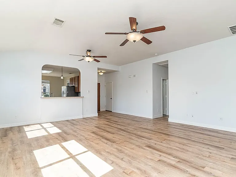 1300 Clear Creek Dr — Photo 6