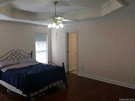 4th image of 310 Julie Ln