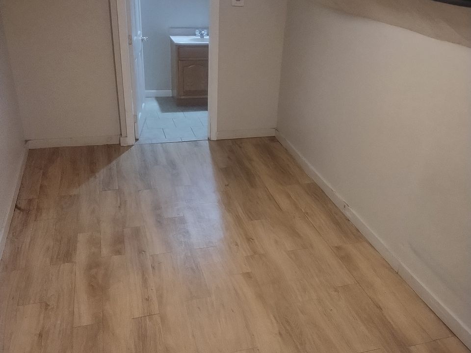 2nd image of 109 Arnold St APT 15