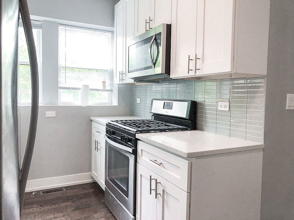1st image of 1820 W Byron St #4064327