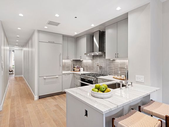 5th image of 163 E 62nd St #4A