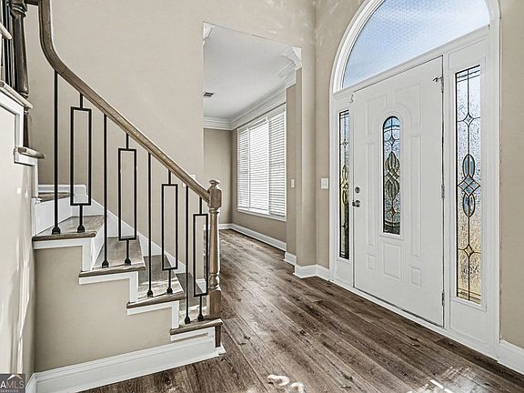 3rd image of 3170 Sherwood Oaks Ct