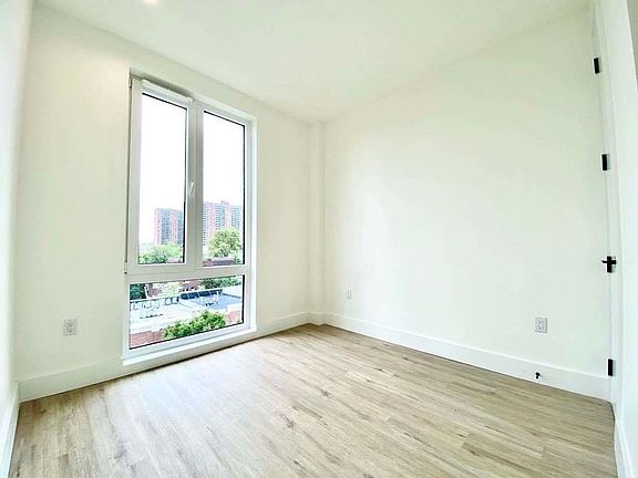 3rd image of 217 Bergen St