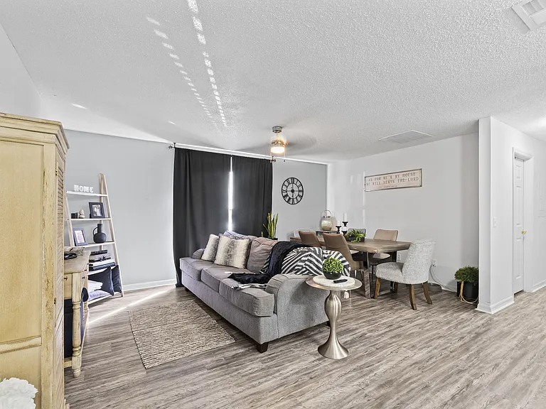 Woodland Heights Apartments — Photo 15
