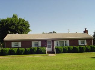 702 Henry St, Gretna, VA 24557