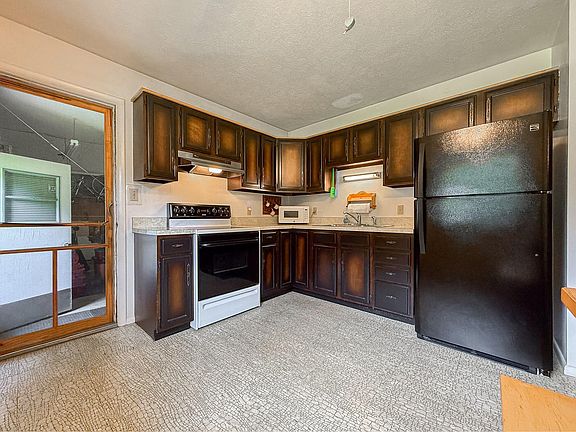 5th image of 28493 Downey St