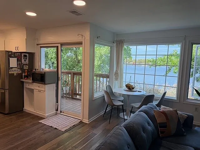 2 bed, 2.0 bath, $3,100 — Photo 2