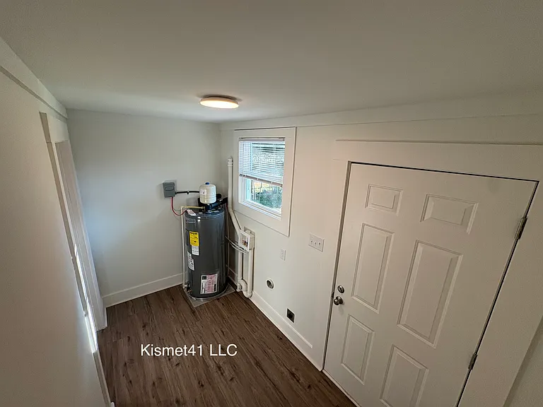 409 Lilly Ave — Photo 8