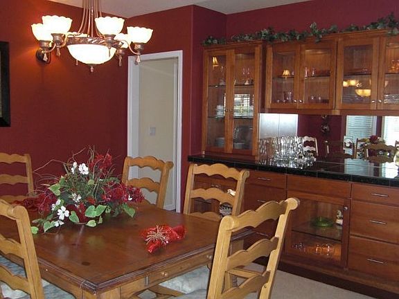 Formal Dining w/built ins