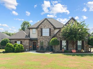 1039 English Oak Dr, Helena, AL 35080