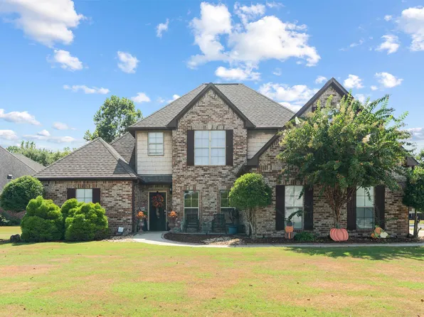 1039 English Oak Dr, Helena, AL 35080