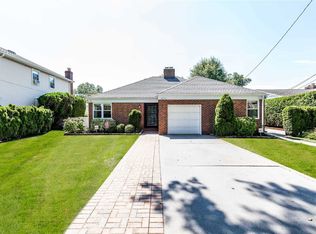 6 Stratford Ave, Garden City, NY 11530