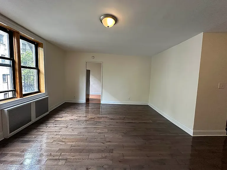 390 E 21st St #2H — Photo 2
