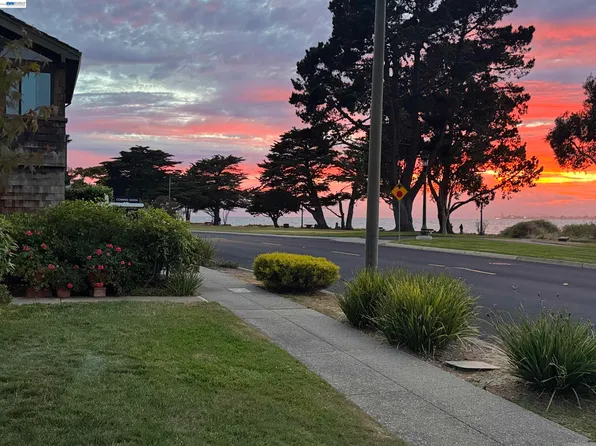 611 Harbor Rd, Alameda, CA 94502