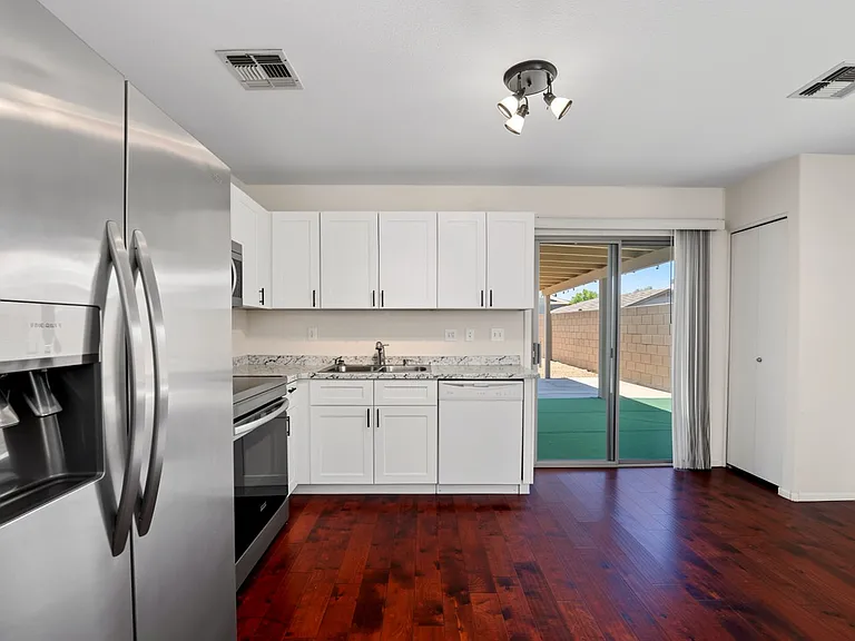 42551 W Hillman Dr — Photo 11