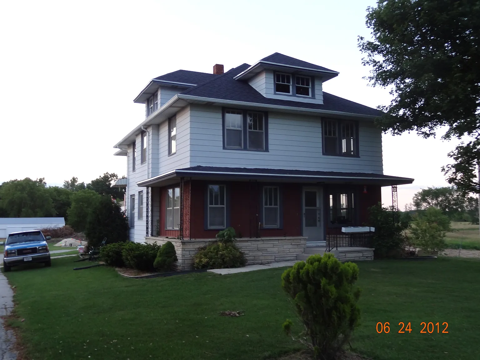 3 bed, 1040 sqft, $1,250 — Photo 1