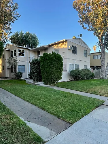 12934 Burbank Blvd #4 Photo 1